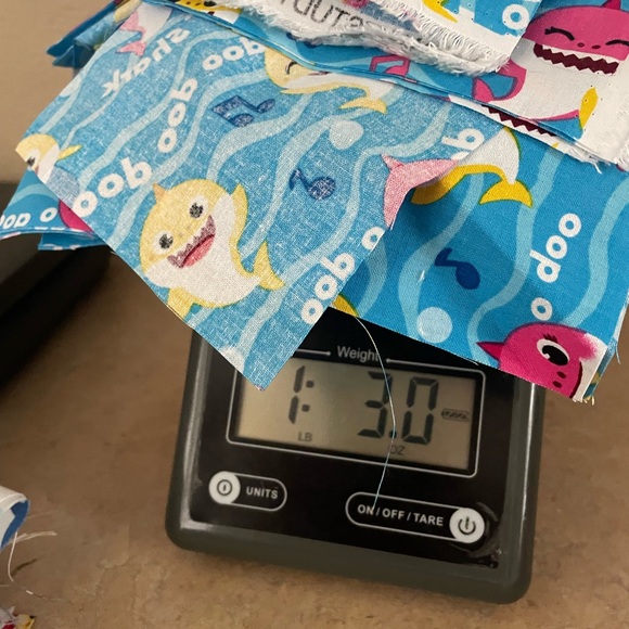 Baby Shark Cotton fabric scraps - Picture 3 of 11